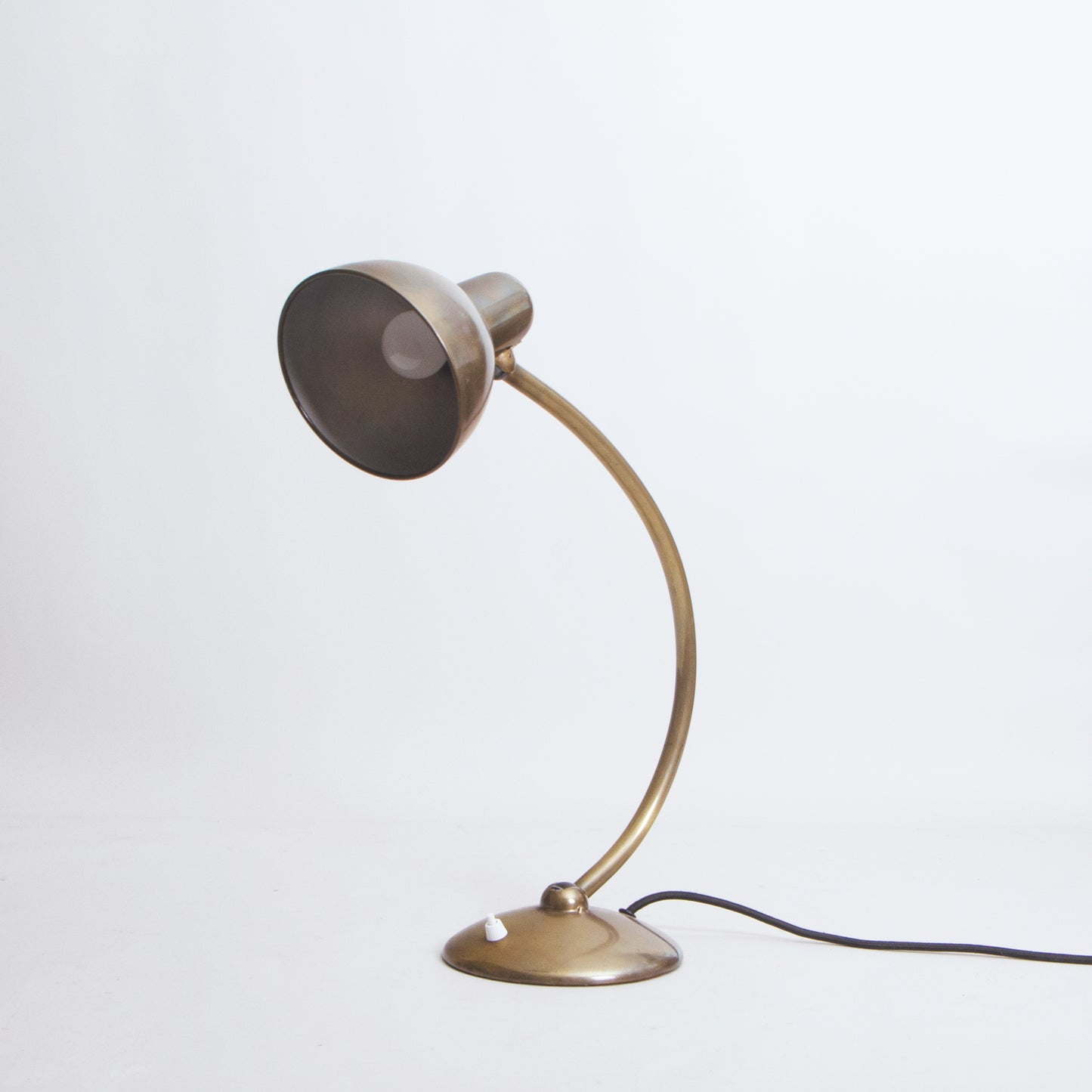 Adjustable desk lamp