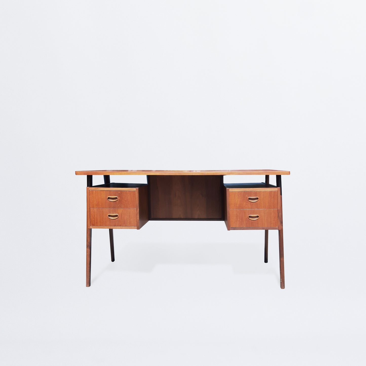 Desk with 4 drawers