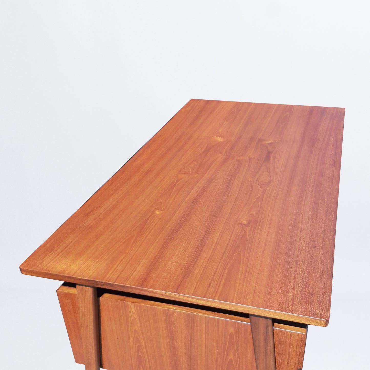 Desk with 4 drawers