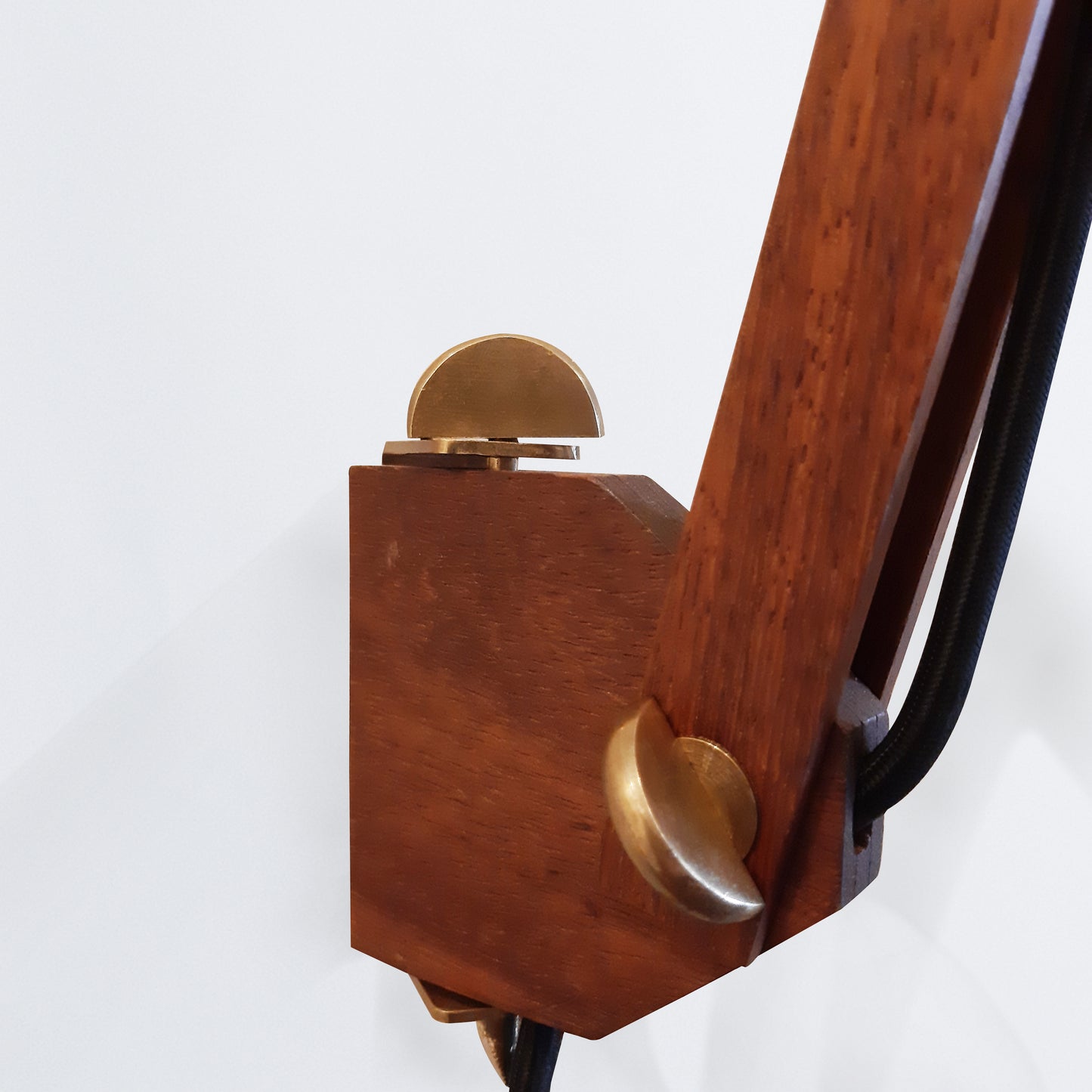 Adjustable wall lamp with metal shade