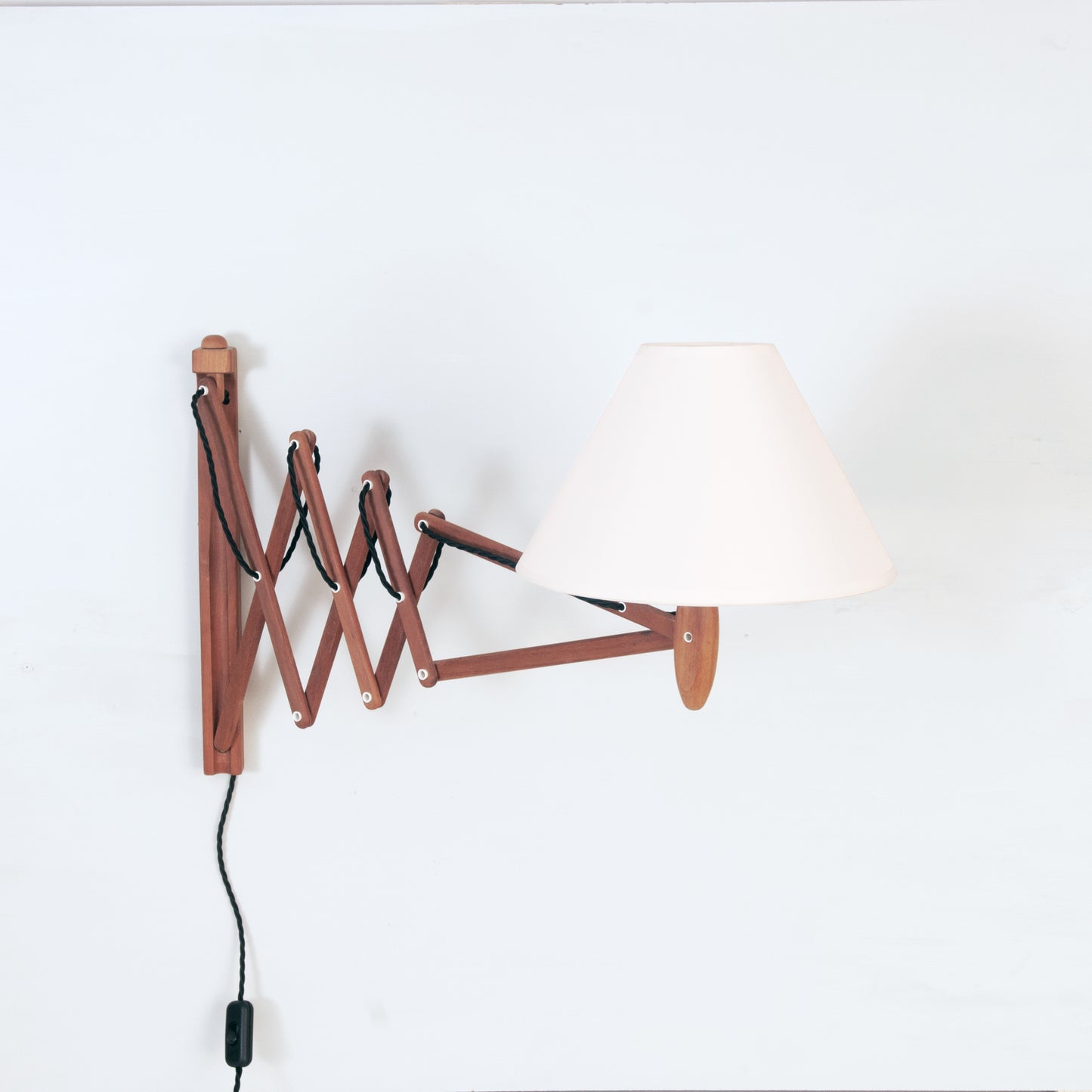 Large scissor wall lamp