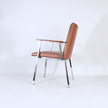 Desk/lounge chair