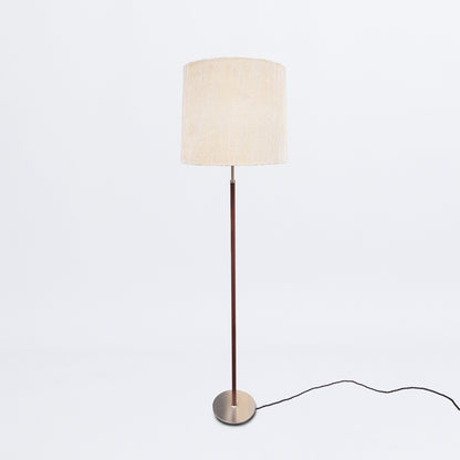 Adjustable floor lamp