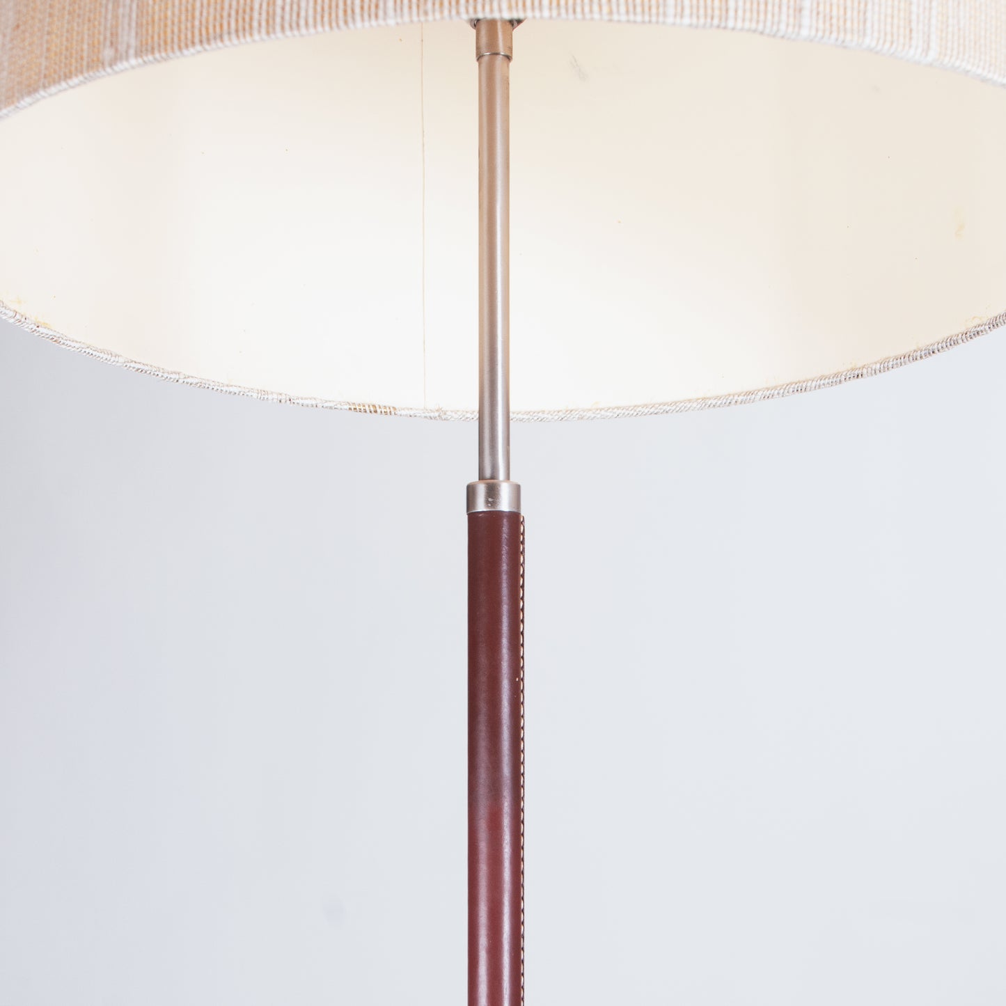 Adjustable floor lamp