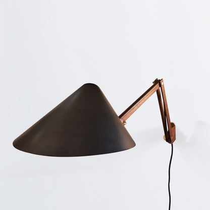 Adjustable wall lamp with metal shade