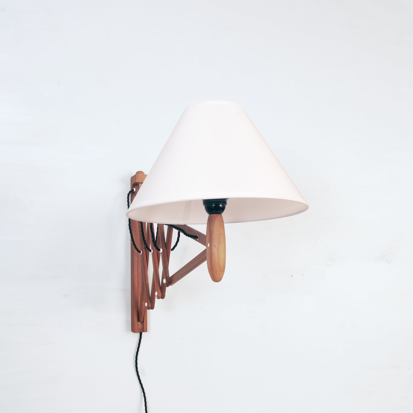 Large scissor wall lamp