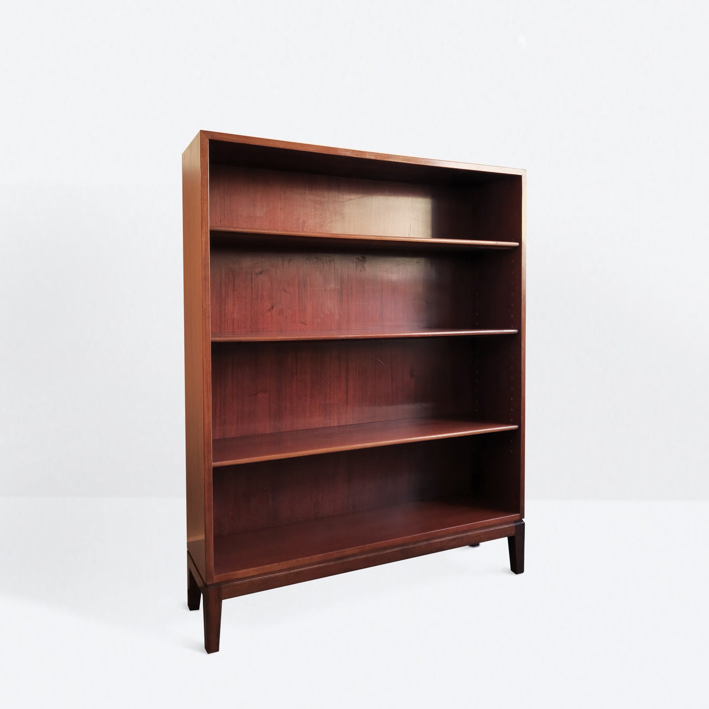 Bookcase with 3 shelves