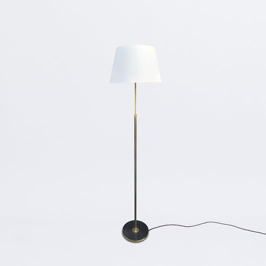 Telescopic floor lamp