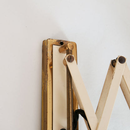 Concertina wall lamp